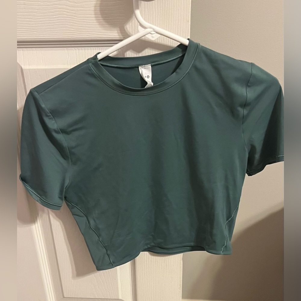 Lulu cropped and fitted green top